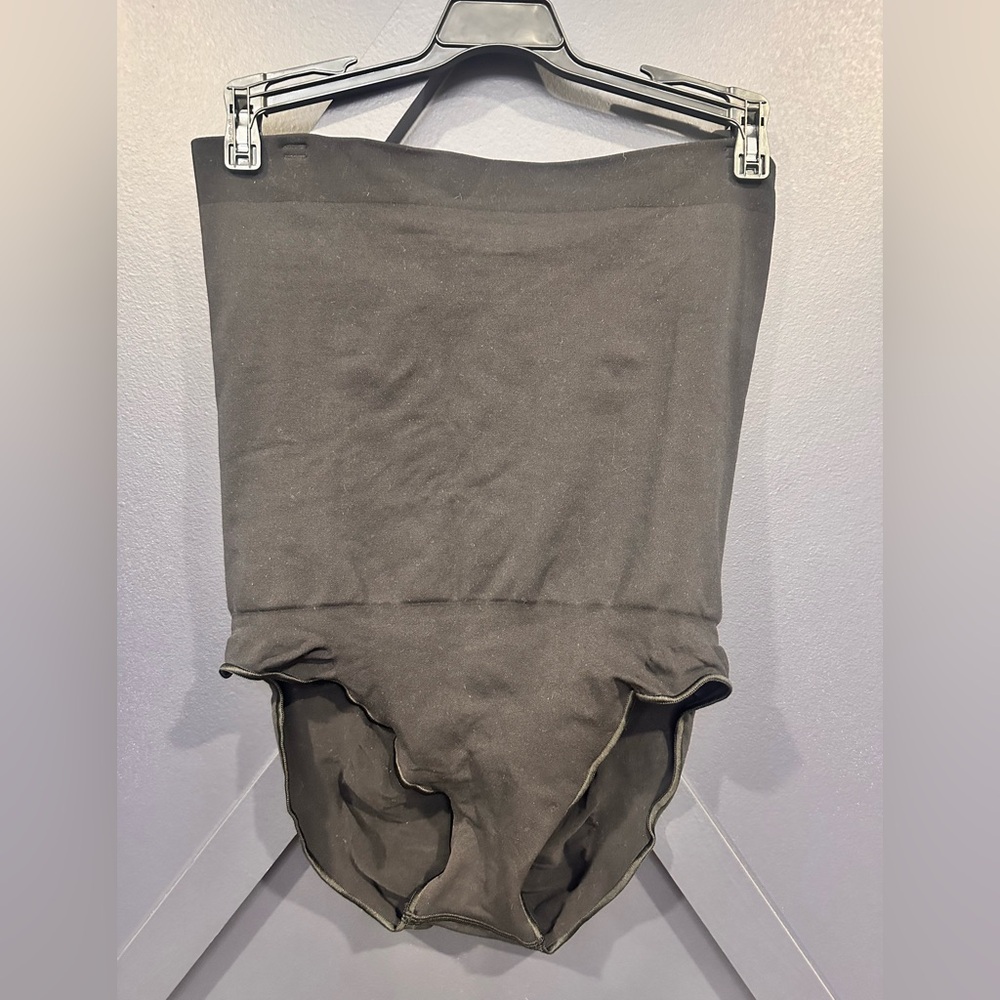 SKIMS Core Sculpt High-Waisted Brief Shape wear NWOT